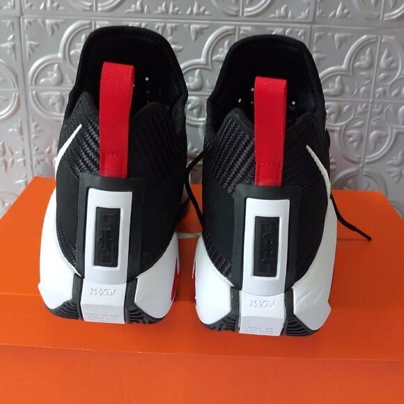 Nike‎ LeBron Soldier 14 Men\'s Basketball Shoes Black Whitte Size 11 NEW main image 4